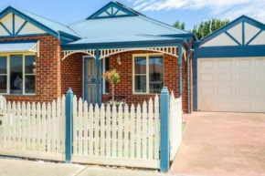 Foxy's Cottage, Point Cook